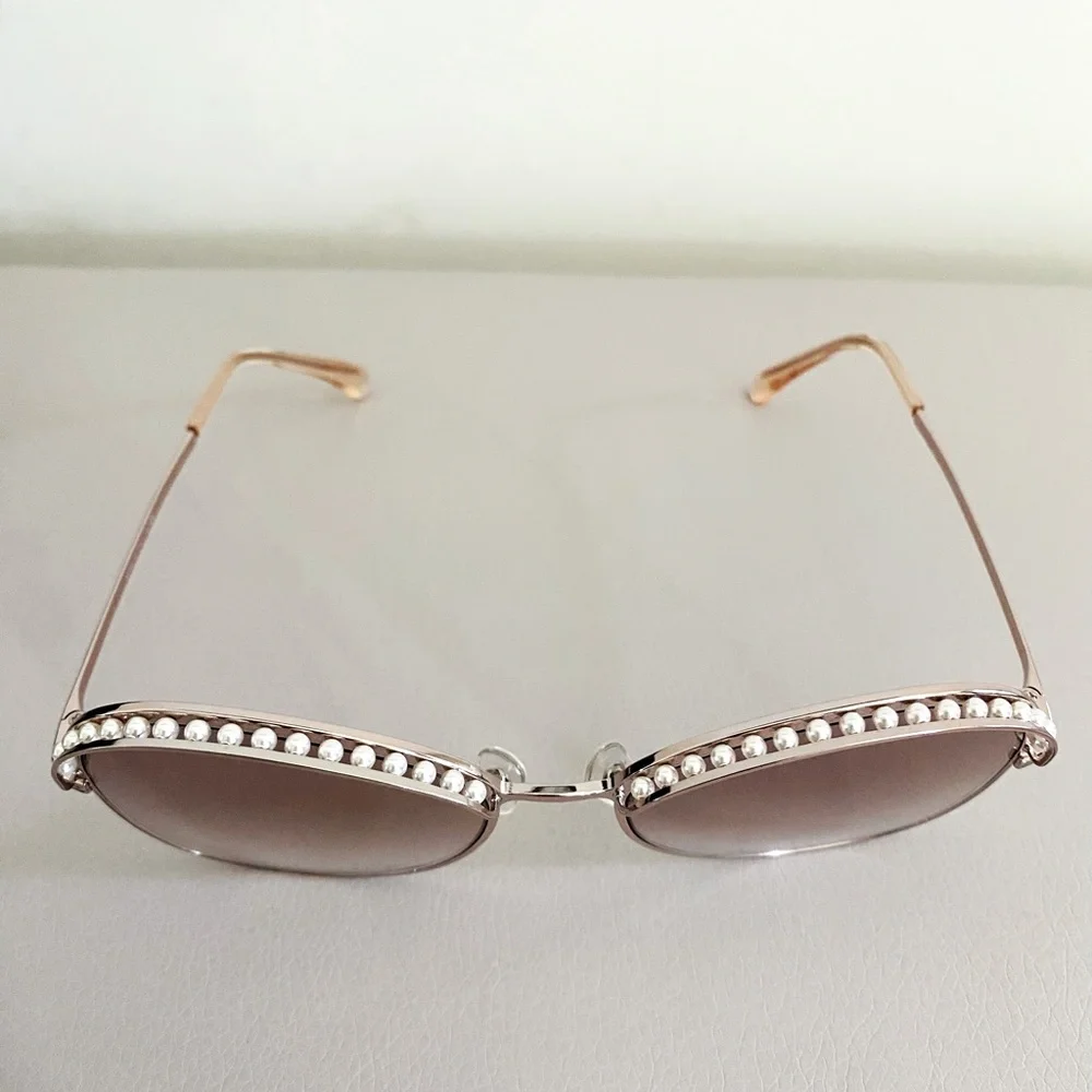 Authentic Chanel sunglasses with pearls, limited. - Picture 4 of 11